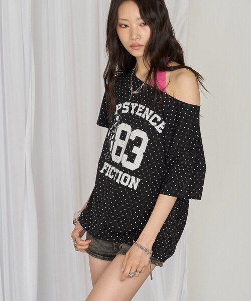 WHO'S WHO gallery(フーズフーギャラリー)の「【WEB限定】エリオットオフショルTEE(Tシャツ/カットソー・レディース・カーキ/グレー/チャコールグレー/ホワイト/オフホワイト/ネイビー/ブラック/レッド/グレー系その他/ブラウン・FREE)」の18枚目の写真