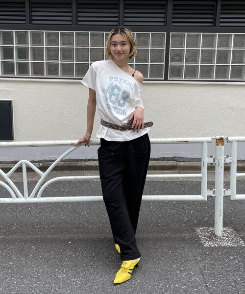 WHO'S WHO gallery（フーズフーギャラリー）の「【新色追加】エリオットオフショルTEE（Tシャツ/カットソー・レディース・カーキ/グレー/チャコールグレー/ホワイト/オフホワイト/ネイビー/ブラック/レッド/グレー系その他/ブラウン・FREE）」の20枚目の写真