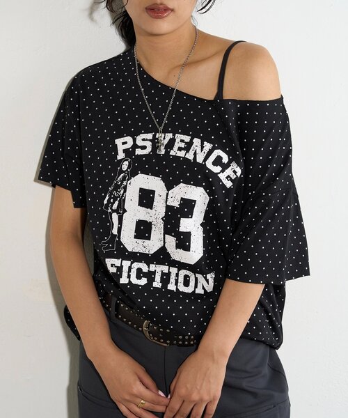 WHO'S WHO gallery（フーズフーギャラリー）の「【新色追加】エリオットオフショルTEE（Tシャツ/カットソー・レディース・カーキ/グレー/チャコールグレー/ホワイト/オフホワイト/ネイビー/ブラック/レッド/グレー系その他/ブラウン・FREE）」の13枚目の写真