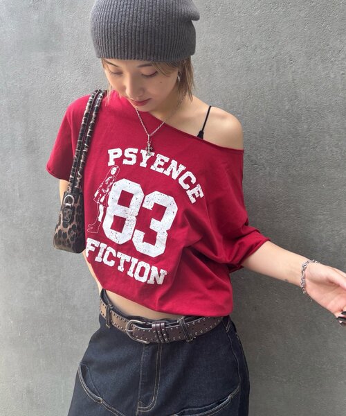 WHO'S WHO gallery（フーズフーギャラリー）の「【新色追加】エリオットオフショルTEE（Tシャツ/カットソー・レディース・カーキ/グレー/チャコールグレー/ホワイト/オフホワイト/ネイビー/ブラック/レッド/グレー系その他/ブラウン・FREE）」の14枚目の写真