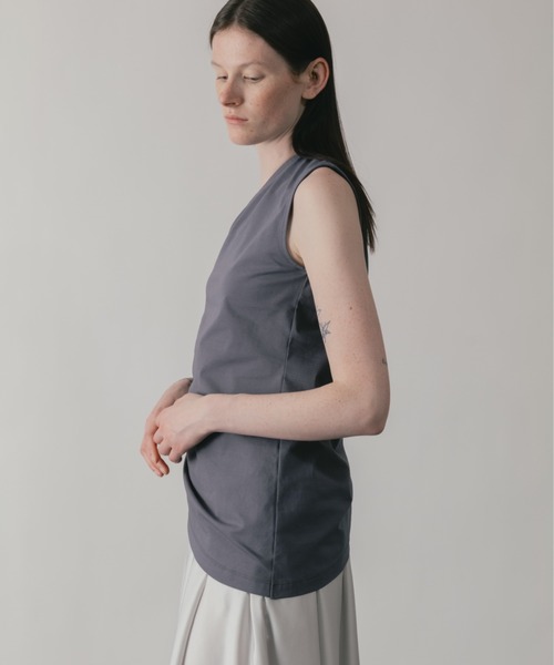 CINOH(チノ)の「CLEFF ONE SHOULDER SLEEVELESS(Tシャツ/カットソー・レディース・グレー/ボルドー/ホワイト/ブラック・FREE)」の12枚目の写真