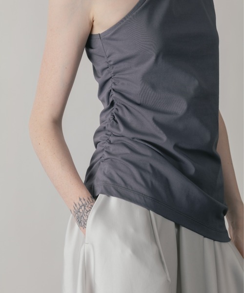 CINOH(チノ)の「CLEFF ONE SHOULDER SLEEVELESS(Tシャツ/カットソー・レディース・グレー/ボルドー/ホワイト/ブラック・FREE)」の14枚目の写真