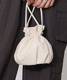 VQ（ブイキュー）の「Vegan Leather Shoulder Drawstring Bag / フェイクレザーショルダー巾着バッグ (2WAY)(UNISEX) / ラムレザーの様な質感の合成皮革を使用した巾着バッグ（ショルダーバッグ）」