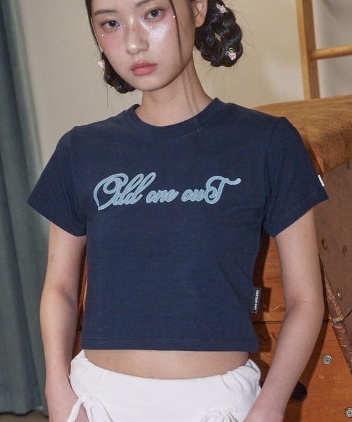 oddoneout(オッドワンアウト)の「【ODDONEOUT】TWO TONE LOGO T-SHIRTS / 【オッドワンアウト】ロゴクロップ半袖Tシャツ(Tシャツ/カットソー・レディース・ホワイト/ネイビー/グレー・ONE SIZE)」の3枚目の写真