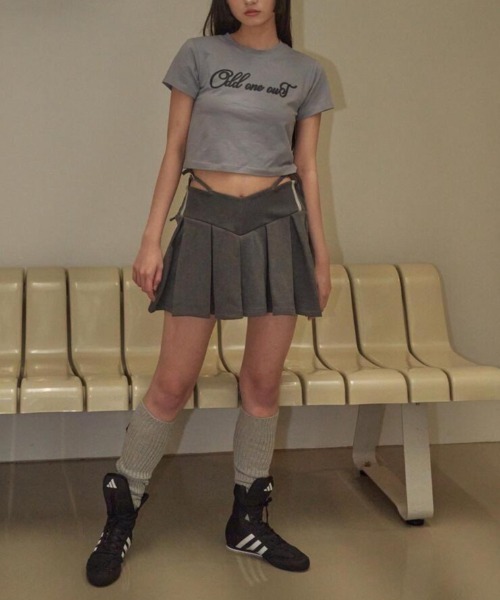 oddoneout(オッドワンアウト)の「【ODDONEOUT】TWO TONE LOGO T-SHIRTS / 【オッドワンアウト】ロゴクロップ半袖Tシャツ(Tシャツ/カットソー・レディース・ホワイト/ネイビー/グレー・ONE SIZE)」の18枚目の写真