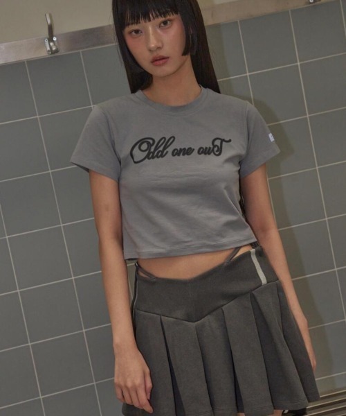 oddoneout(オッドワンアウト)の「【ODDONEOUT】TWO TONE LOGO T-SHIRTS / 【オッドワンアウト】ロゴクロップ半袖Tシャツ(Tシャツ/カットソー・レディース・ホワイト/ネイビー/グレー・ONE SIZE)」の16枚目の写真