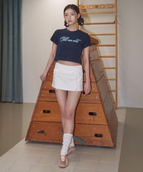 oddoneout(オッドワンアウト)の「【ODDONEOUT】TWO TONE LOGO T-SHIRTS / 【オッドワンアウト】ロゴクロップ半袖Tシャツ(Tシャツ/カットソー・レディース・ホワイト/ネイビー/グレー・ONE SIZE)」の7枚目の写真