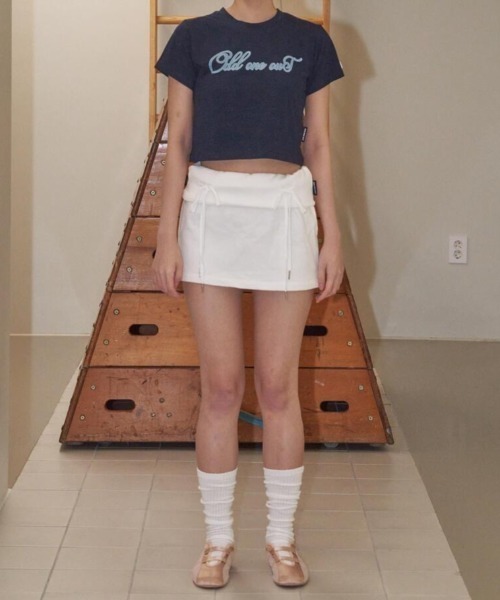 oddoneout(オッドワンアウト)の「【ODDONEOUT】TWO TONE LOGO T-SHIRTS / 【オッドワンアウト】ロゴクロップ半袖Tシャツ(Tシャツ/カットソー・レディース・ホワイト/ネイビー/グレー・ONE SIZE)」の6枚目の写真