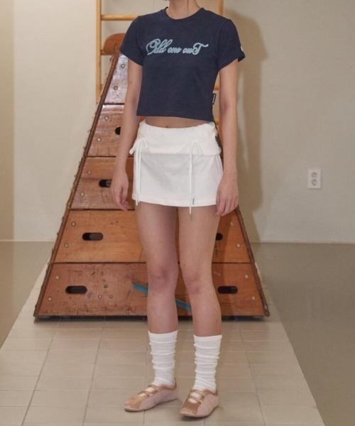 oddoneout(オッドワンアウト)の「【ODDONEOUT】TWO TONE LOGO T-SHIRTS / 【オッドワンアウト】ロゴクロップ半袖Tシャツ(Tシャツ/カットソー・レディース・ホワイト/ネイビー/グレー・ONE SIZE)」の5枚目の写真