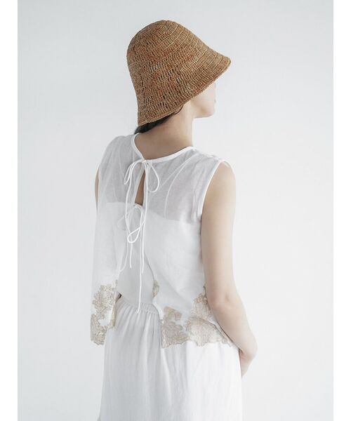 FIKA.(フィーカ)の「Flower embroidery mesh vest(シャツ/ブラウス・レディース・ブラック/オフホワイト・MEDIUM)」の5枚目の写真