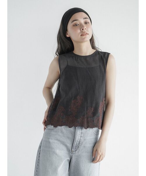 FIKA.(フィーカ)の「Flower embroidery mesh vest(シャツ/ブラウス・レディース・ブラック/オフホワイト・MEDIUM)」の2枚目の写真
