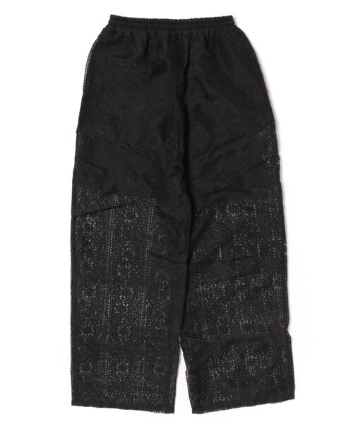 MILLION CARATS（ミリオンカラッツ）の「シアーな足元で女っぽさを引き出す、大人のためのリラックスレースワイドイージーパンツ（その他パンツ・レディース・ブラック/オフホワイト・FREE）」の20枚目の写真