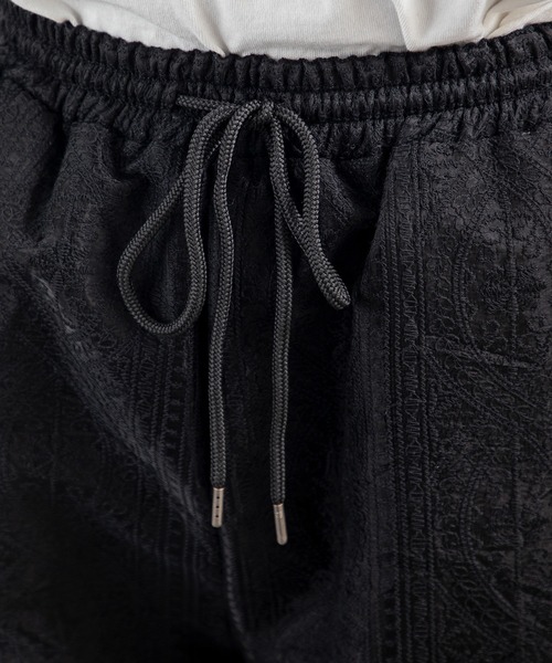 MILLION CARATS（ミリオンカラッツ）の「シアーな足元で女っぽさを引き出す、大人のためのリラックスレースワイドイージーパンツ（その他パンツ・レディース・ブラック/オフホワイト・FREE）」の11枚目の写真