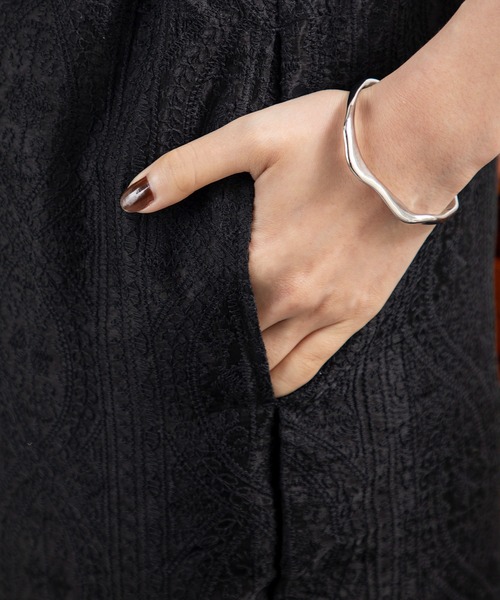 MILLION CARATS（ミリオンカラッツ）の「シアーな足元で女っぽさを引き出す、大人のためのリラックスレースワイドイージーパンツ（その他パンツ・レディース・ブラック/オフホワイト・FREE）」の12枚目の写真