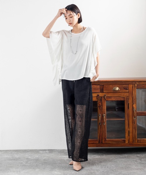 MILLION CARATS（ミリオンカラッツ）の「シアーな足元で女っぽさを引き出す、大人のためのリラックスレースワイドイージーパンツ（その他パンツ・レディース・ブラック/オフホワイト・FREE）」の19枚目の写真