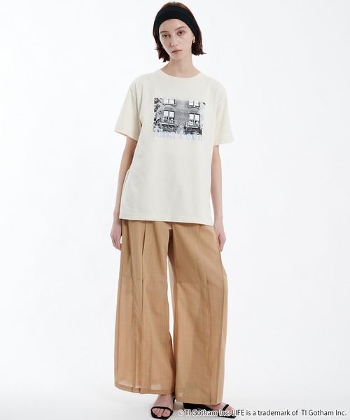GOOD ROCK SPEED(グッドロックスピード)の「【別注】PUBLIC TOKYO×GOOD ROCK SPEED×LIFE PICTURE COLLECTION/FORD Tシャツ (LIFE PC NINA TEE)(FORD LOGO TEE)(Tシャツ/カットソー・レディース・ベージュ/オレンジ/ホワイト/チャコールグレー・FREE)」の5枚目の写真