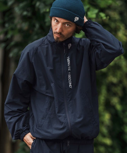 1minute 1second(ワンミニットワンセカンド)の「mj10864-cotton like nylon jacket with logo print スタンドカラージャケット(ブルゾン・メンズ・ネイビー/チャコール/ブラック・S/M/L/XL)」の5枚目の写真