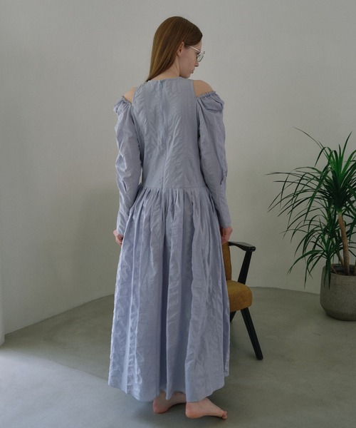 HONEY MI HONEY(ハニーミーハニー)の「shoulder cut off gather long one-piece(ワンピース・レディース・サックスブルー/ブラック/ホワイト・FREE)」の5枚目の写真