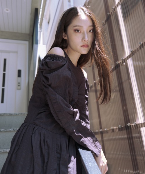 HONEY MI HONEY(ハニーミーハニー)の「shoulder cut off gather long one-piece(ワンピース・レディース・サックスブルー/ブラック/ホワイト・FREE)」の11枚目の写真