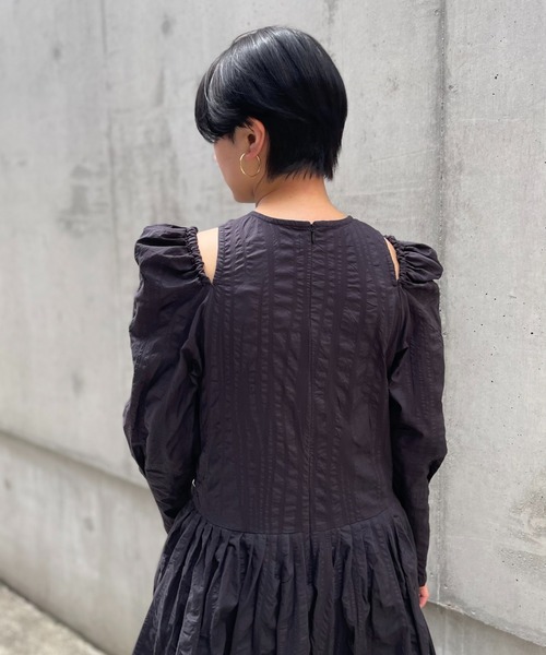 HONEY MI HONEY(ハニーミーハニー)の「shoulder cut off gather long one-piece(ワンピース・レディース・サックスブルー/ブラック/ホワイト・FREE)」の22枚目の写真