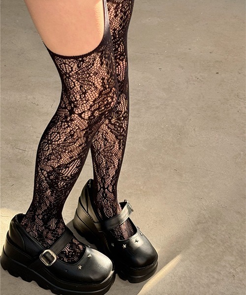 c.u.l（シーユーエル）の「花柄 レース ガーター風 網タイツ ストッキング cula1208（タイツ/ストッキング・レディース・パープル/ブラック/ホワイト/レッド/ブラウン・FREE）」の10枚目の写真