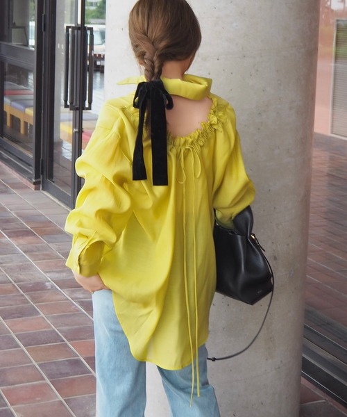 LAULEN(ローレン)の「back smock ribbon shirt /バックスモックギャザーリボンシャツ(シャツ/ブラウス・レディース・グリーン/ブラック/アイボリー・FREE)」の3枚目の写真