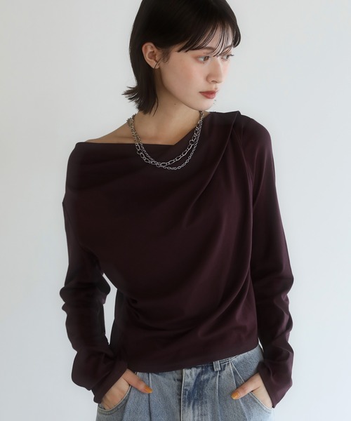 shetila(シェティラ)の「【2WAY】鎖骨がキレイに見える、オフショルアシンメトリーカットソー(Tシャツ/カットソー・レディース・ブラック/チャコール/ブラウン/ブラック系その他/杢グレー/オフホワイト/イエロー/ホワイト系その他・FREE)」の7枚目の写真