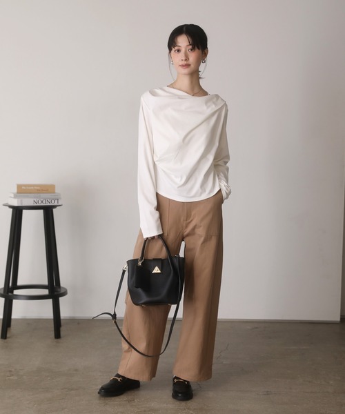 shetila(シェティラ)の「【2WAY】鎖骨がキレイに見える、オフショルアシンメトリーカットソー(Tシャツ/カットソー・レディース・ブラック/チャコール/ブラウン/ブラック系その他/杢グレー/オフホワイト/イエロー/ホワイト系その他・FREE)」の17枚目の写真