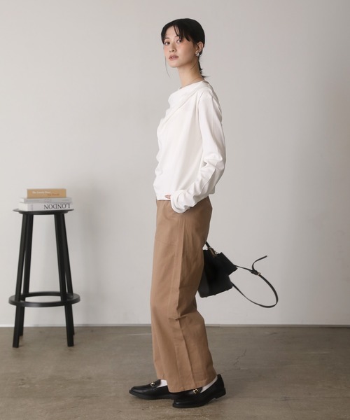shetila(シェティラ)の「【2WAY】鎖骨がキレイに見える、オフショルアシンメトリーカットソー(Tシャツ/カットソー・レディース・ブラック/チャコール/ブラウン/ブラック系その他/杢グレー/オフホワイト/イエロー/ホワイト系その他・FREE)」の18枚目の写真