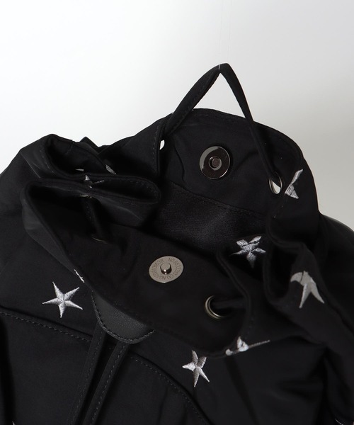 Three Four Time(スリーフォータイム)の「ラム×ナイロン星刺繍BIGリュック(バックパック/リュック・レディース・ブラック・FREE)」の3枚目の写真