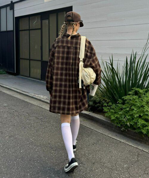 CIAOPANIC TYPY（チャオパニックティピー）の「【WEB限定】【４サイズ展開】ルーズシルエットレギュラーカラーアソートシャツ（シャツ/ブラウス・レディース・ブルー/ベージュ/サックスブルー/ブラック/モカ・X-LARGE/LARGE/MEDIUM/SMALL）」の17枚目の写真