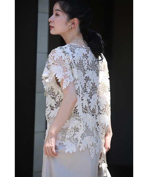 cawaii（カワイイ）の「光が美しく透ける木漏れ日レースのアシンメトリーカットソートップス（Tシャツ/カットソー・レディース・アイボリー/ブラック・FREE）」の10枚目の写真