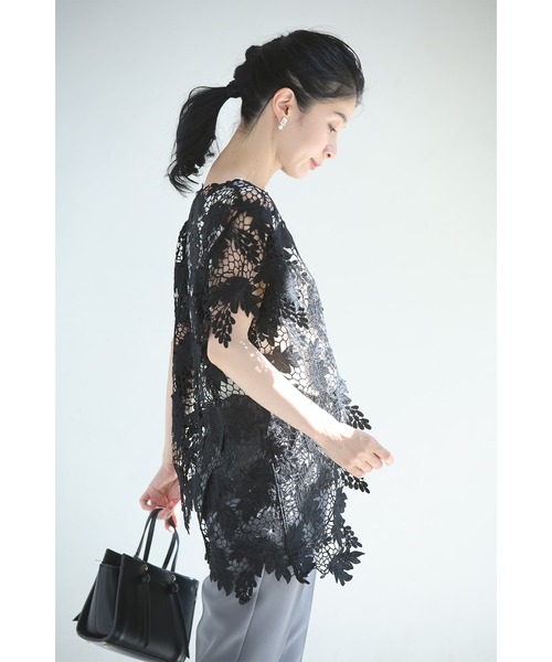 cawaii（カワイイ）の「光が美しく透ける木漏れ日レースのアシンメトリーカットソートップス（Tシャツ/カットソー・レディース・アイボリー/ブラック・FREE）」の4枚目の写真