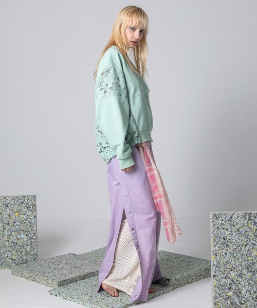 AULA AILA（アウラアイラ）の「レースレイヤードプルオーバー（スウェット・レディース・オフホワイト/ブラック/ミント・0）」の11枚目の写真