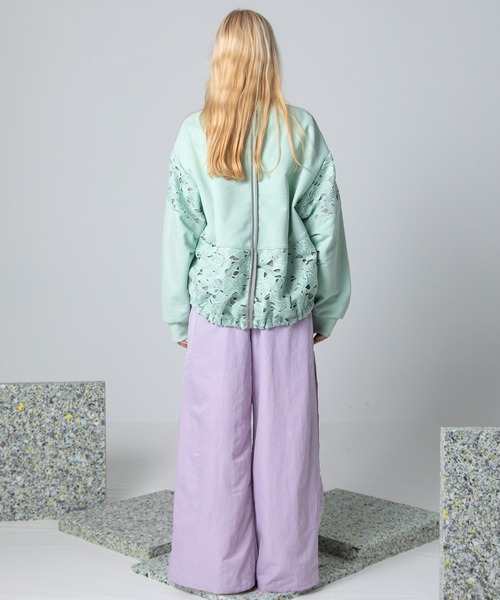 AULA AILA（アウラアイラ）の「レースレイヤードプルオーバー（スウェット・レディース・オフホワイト/ブラック/ミント・0）」の12枚目の写真