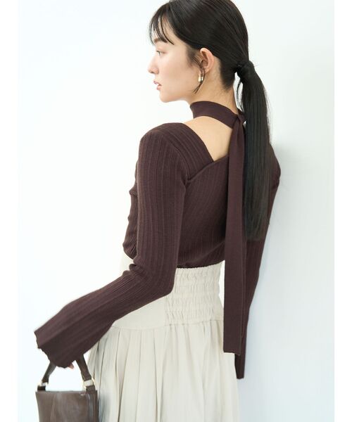 LAGUNAMOON（ラグナムーン）の「ボウタイアシンメトリーネックニットプルオーバー（ニット/セーター・レディース・ブラック/グレー/ブルー/ベージュ/ブラウン・FREE）」の11枚目の写真