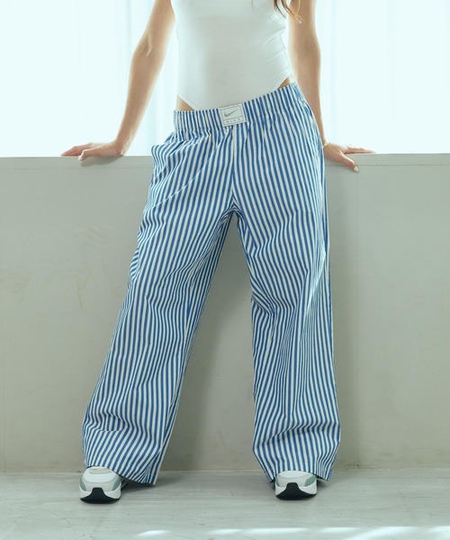 美品　Nike ウィメンズミッドライズストライプパンツ Mサイズ 美品 Nike ウィメンズミッドライズストライプパンツ Mサイズ