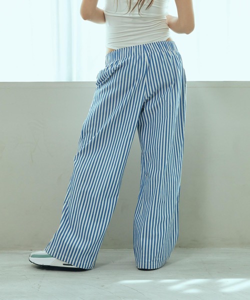 美品　Nike ウィメンズミッドライズストライプパンツ Mサイズ 美品 Nike ウィメンズミッドライズストライプパンツ Mサイズ