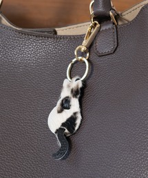 andrea cardone（アンドレアカルドネ）の「【ANDREA CARDONE】ネコ型レザーキーチャーム(Q57902)（キーホルダー）」