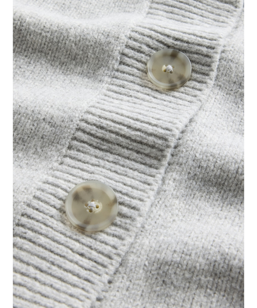 GAP（ギャップ）の「Cashsoft カシミヤタッチ オーバーサイズ チャンキー カーディガン（カーディガン/ボレロ・レディース・ネイビー/ブラック/ライトグレー/キャメル/アイボリー・XS/S/M/L/XL/XXS）」の15枚目の写真