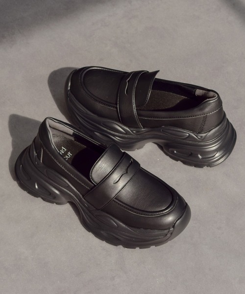 Round About(Bridget Birkin)(ラウンド アバウト)の「【Round About】<晴雨兼用>撥水ボリュームソールローファー(451604)(ローファー・レディース・ブラック/アイボリー・24.5/24/23.5/23/22.5)」の1枚目の写真