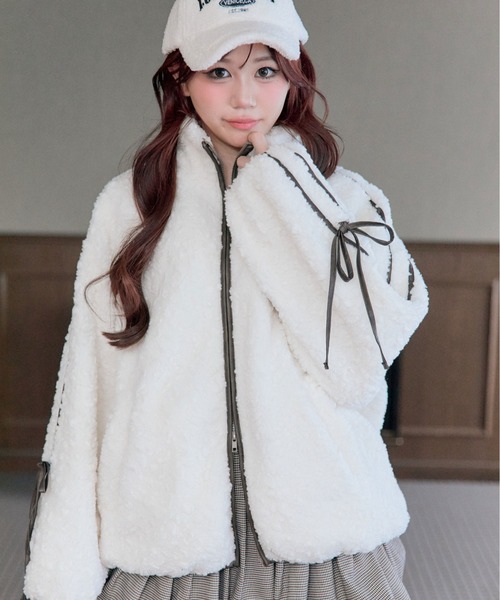 OLIVE des OLIVE（オリーブデオリーブ）の「パイピングボアブルゾン（ブルゾン・レディース・オフホワイト/ライトグレー/モカ・FREE）」の4枚目の写真