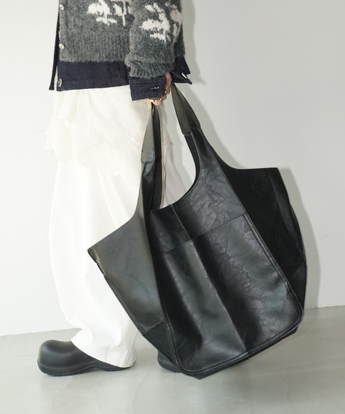 chuclla（チュクラ）の「ソフトレザーショルダーバッグ cha25a014（トートバッグ・レディース・ブラック・FREE）」の2枚目の写真
