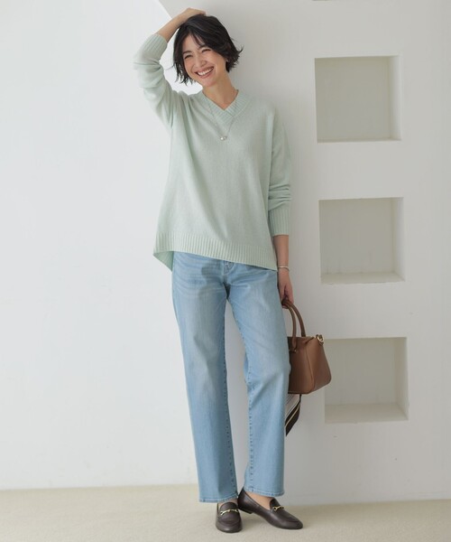 J.PRESS Ladies(J.プレス レディス)の「YAK BLEND Vネック ニット(ニット/セーター・レディース・ベージュ系/ライトグレー系/ブラウン系/ライトグリーン系・SMALL)」の5枚目の写真