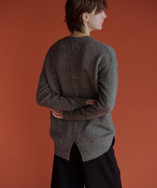 J.PRESS Ladies(J.プレス レディス)の「YAK BLEND Vネック ニット(ニット/セーター・レディース・ベージュ系/ライトグレー系/ブラウン系/ライトグリーン系・SMALL)」の8枚目の写真