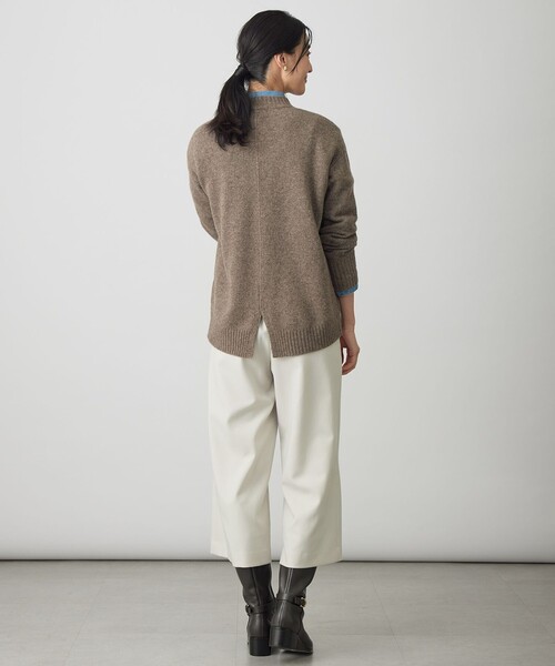 J.PRESS Ladies(J.プレス レディス)の「YAK BLEND Vネック ニット(ニット/セーター・レディース・ベージュ系/ライトグレー系/ブラウン系/ライトグリーン系・SMALL)」の18枚目の写真