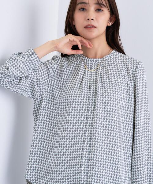 INDIVI(インディヴィ)の「【通勤/オフィス】タックジョーゼットブラウス(シャツ/ブラウス・レディース・ホワイト/ブルー系5/ネイビー系・40/38/36/03/05/13/15 /19)」の3枚目の写真