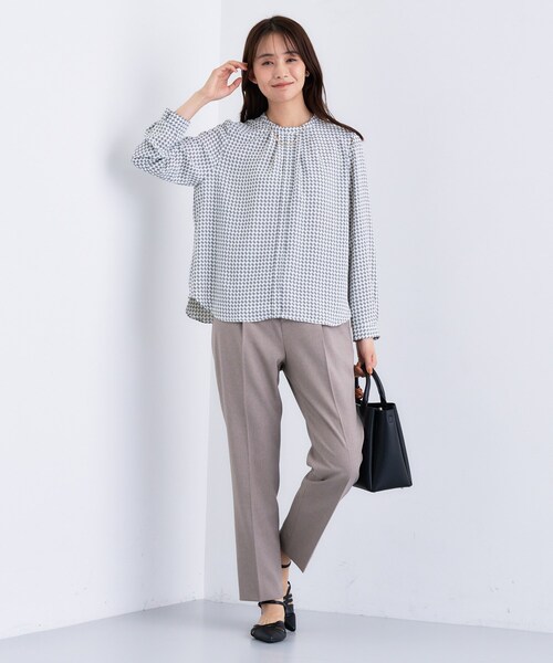 INDIVI(インディヴィ)の「【通勤/オフィス】タックジョーゼットブラウス(シャツ/ブラウス・レディース・ホワイト/ブルー系5/ネイビー系・40/38/36/03/05/13/15 /19)」の10枚目の写真