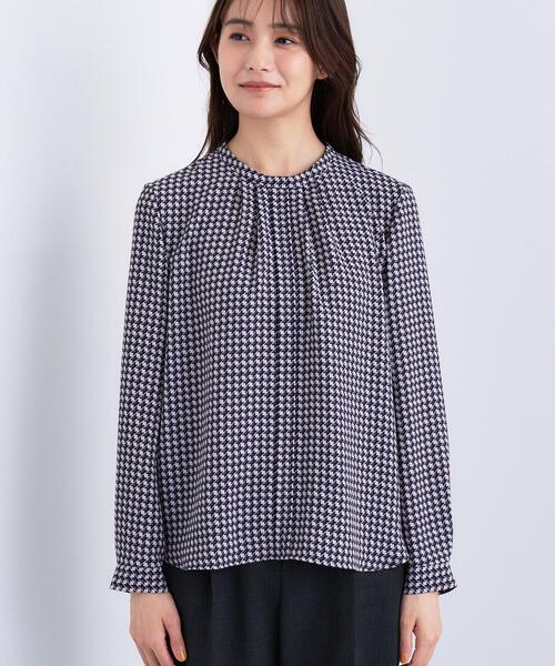 INDIVI(インディヴィ)の「【通勤/オフィス】タックジョーゼットブラウス(シャツ/ブラウス・レディース・ホワイト/ブルー系5/ネイビー系・40/38/36/03/05/13/15 /19)」の17枚目の写真