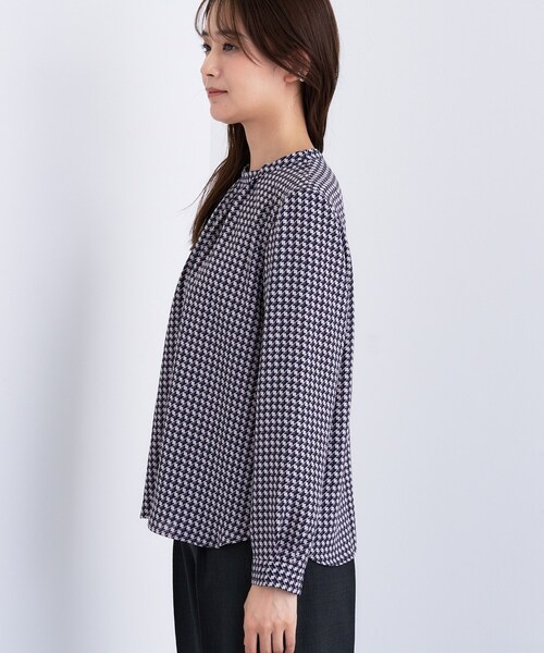 INDIVI(インディヴィ)の「【通勤/オフィス】タックジョーゼットブラウス(シャツ/ブラウス・レディース・ホワイト/ブルー系5/ネイビー系・40/38/36/03/05/13/15 /19)」の18枚目の写真